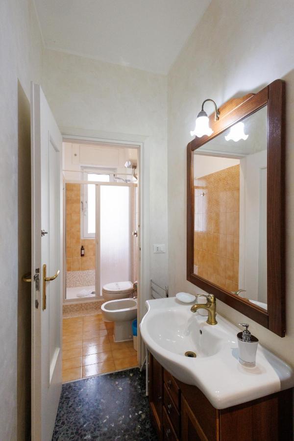 Casa Vittoria Di San Martino Affittacamere Genua Buitenkant foto